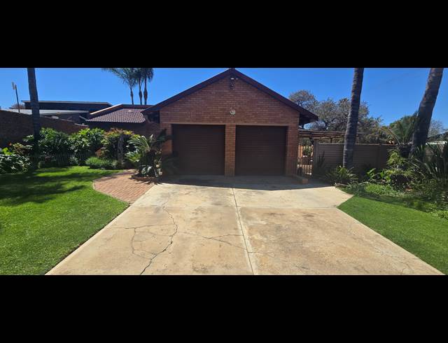 3 BEDROOM FREESTANDING FOR SALE IN CAPRICORN